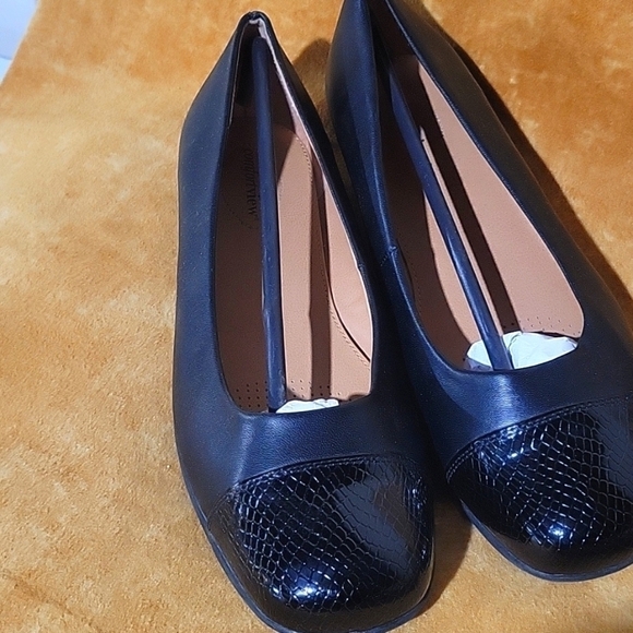 comfortview Shoes - NWOT Comfortview Flats